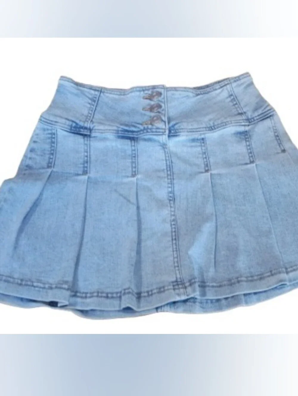 rue21 Light Wash Denim Button‑Front Top